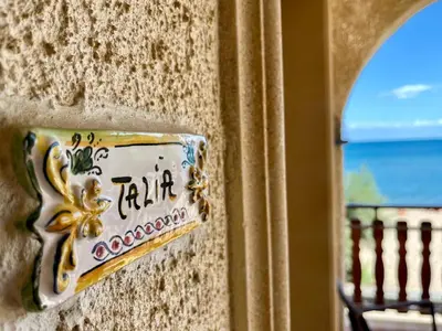 Vista generica sul mare o vista sul mare dall'interno della casa vacanze