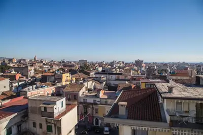 Vista generica su Catania o vista sulla città dall'interno dell'appartamento