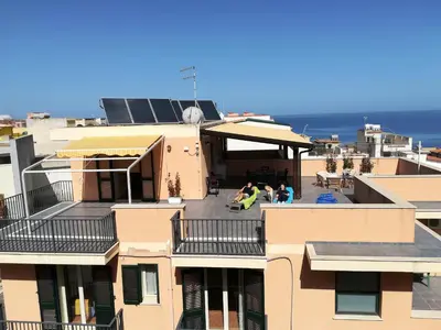 Vista generica sul mare o vista sul mare dall'interno della casa vacanze