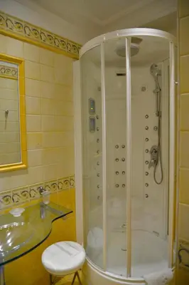 Bagno di Livingston Hotel