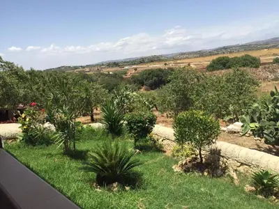 Paesaggio naturale nelle vicinanze della villa