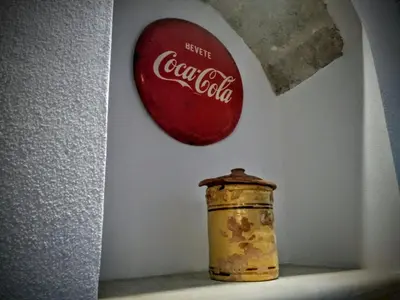 Certificato, attestato, insegna o altro documento esposto da Bellassai Homes