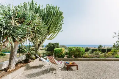 Paesaggio naturale nelle vicinanze della villa