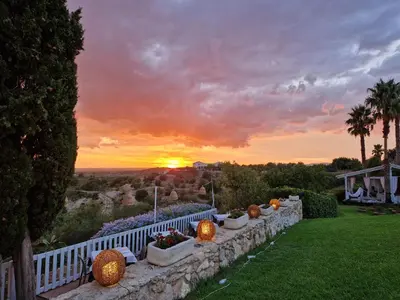 Alba o tramonto visti dall'interno dell'hotel o dai dintorni
