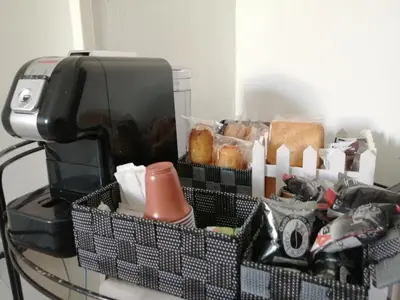 Set per la preparazione di tè e caffè presso Siracusa,tra ortigia e il mare