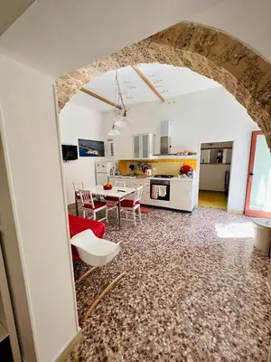 Cucina o angolo cottura di House with Garden
