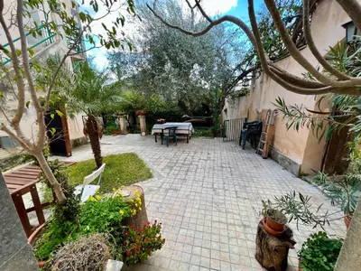 Giardino di House with Garden