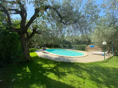 Piscina di Villa Pantalica lato Sortino o nelle vicinanze