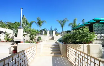 Giardino di Villa Verdemare San Lorenzo, Mare e Relax a due passi dalla Spiaggia