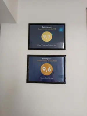 Certificato, attestato, insegna o altro documento esposto da House SoleSiculo