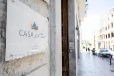 Certificato, attestato, insegna o altro documento esposto da Casa dei Ré
