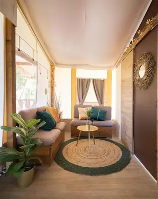 Area soggiorno di Ciriga Sicily Glamping