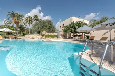 Piscina di Relais Torre Marabino o nelle vicinanze