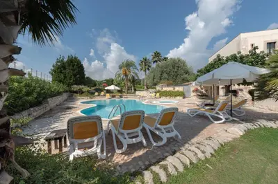 Piscina di Relais Torre Marabino o nelle vicinanze