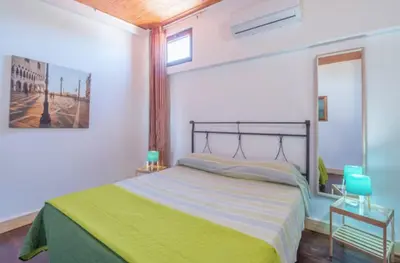 Letto o letti in una camera di Villa con piscina al mare