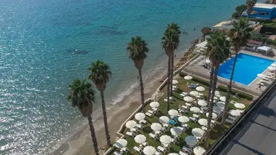 Vista generica sul mare o vista sul mare dall'interno dell'hotel