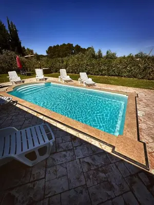 Piscina di A Villa Manghisi o nelle vicinanze