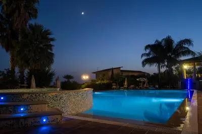 Piscina di Agriturismo Il Granaio Hotel & SPA o nelle vicinanze