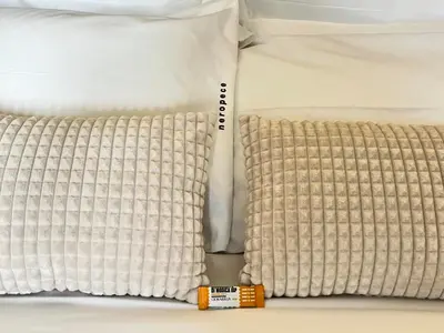 Letto o letti in una camera di neropece