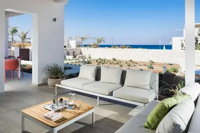 Vista generica sul mare o vista sul mare dall'interno della villa
