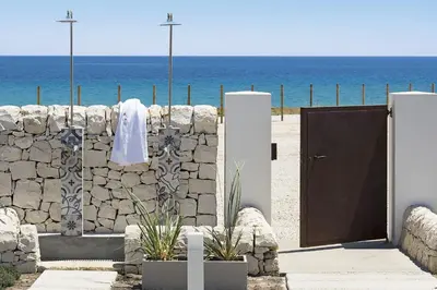Vista generica sul mare o vista sul mare dall'interno della villa