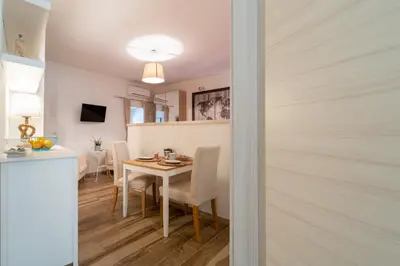 TV o dispositivi per l'intrattenimento presso GuestHost - Casa Borbonica Cozy Apartment in Ortigia GROUND FLOOR