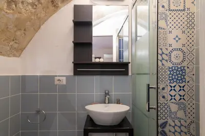 Bagno di GuestHost - Casa Borbonica Cozy Apartment in Ortigia GROUND FLOOR