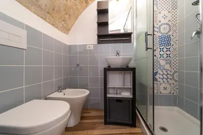 Bagno di GuestHost - Casa Borbonica Cozy Apartment in Ortigia GROUND FLOOR