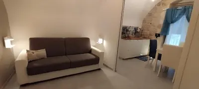 Area soggiorno di Itinerario Barocco Apartment Ragusa Ibla - Eleganza e Comfort nel Cuore del Barocco Siciliano