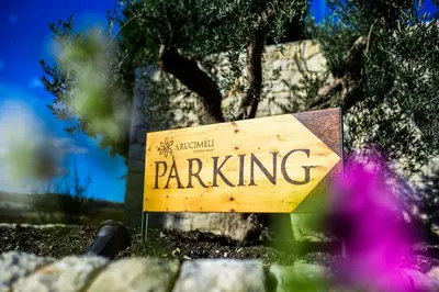 Certificato, attestato, insegna o altro documento esposto da Aruciméli Rural Resort