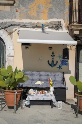 Area soggiorno di Suite ortigia vista mare