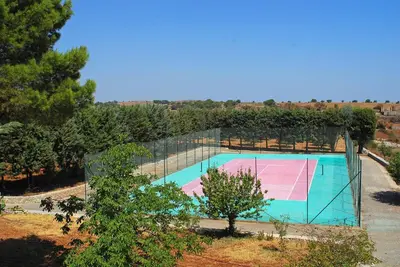 Piscina di Villa with pool and tennis court o nelle vicinanze