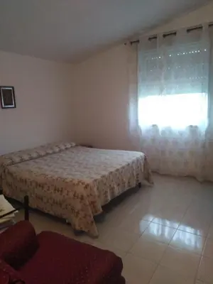 Letto o letti in una camera di villa gio con piscina