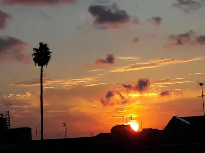 Alba o tramonto visti dall'interno dell'appartamento o dai dintorni
