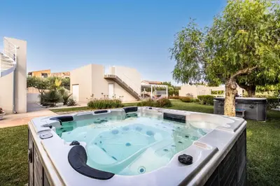 Piscina di i2elementi o nelle vicinanze