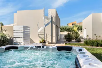 Piscina di i2elementi o nelle vicinanze