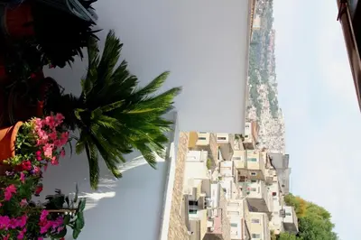 Vista generica su Modica o vista sulla città dall'interno del bed & breakfast