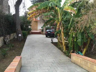 Giardino di Appartamentino con veranda in Villa fronte mare