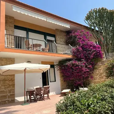 Appartamentino con veranda in Villa fronte mare