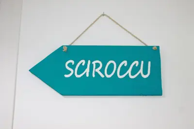 Certificato, attestato, insegna o altro documento esposto da 