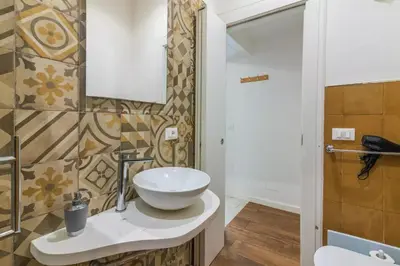 Bagno di Hotiday Siracusa A'Storia