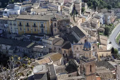 Vista generica su Ragusa o vista sulla città dall'interno dell'affittacamere