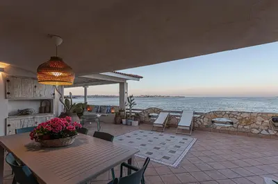 Paesaggio naturale nelle vicinanze della villa