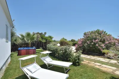 Giardino di CASA con ACCESSO AL MARE