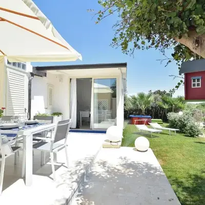 CASA con ACCESSO AL MARE