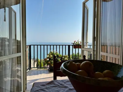 Vista generica sul mare o vista sul mare dall'interno della casa vacanze
