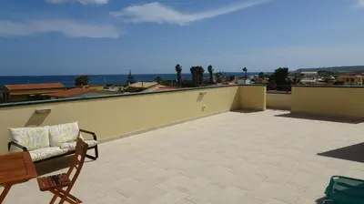Vista generica sul mare o vista sul mare dall'interno dell'appartamento