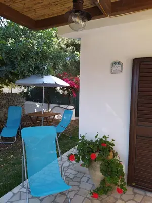 Giardino di CaSotto il Carrubo, a 100 mt dal mare!