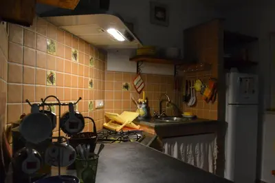 Cucina o angolo cottura di CaSotto il Carrubo, a 100 mt dal mare!