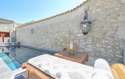 Piscina di Dimora di Catullo - Ospitalità di Charme o nelle vicinanze